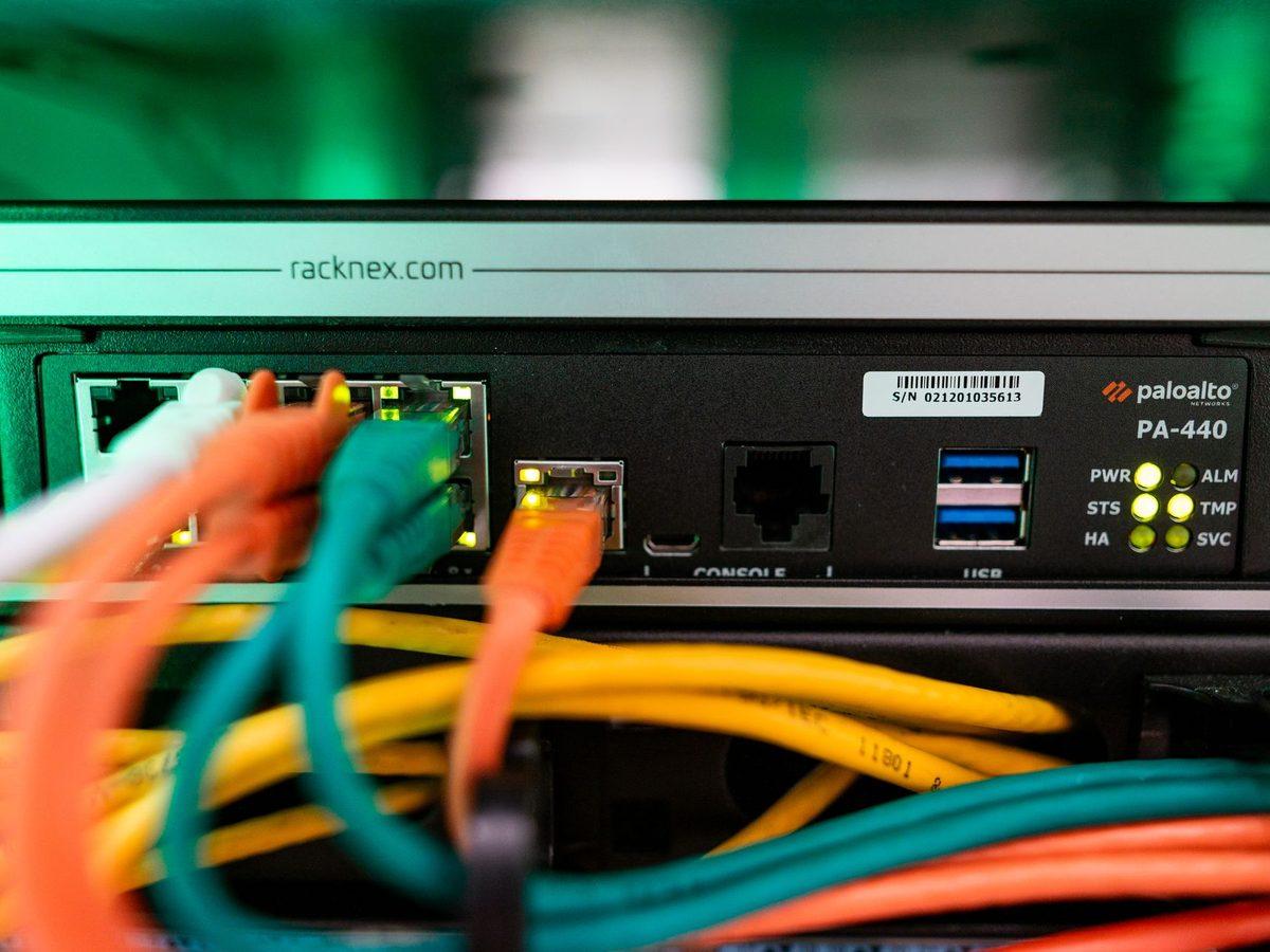 Network switch with data cabling in an ALTEPRO rack